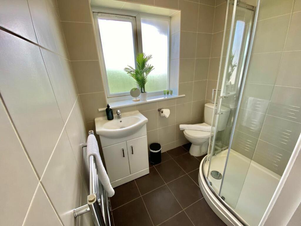 Coventry Huge 4Bed 2Bath Private Parking Nec By Empower Homes 외부 사진